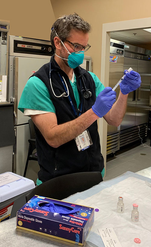 Medical staff preparing Covid-19 vaccine dose